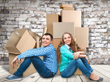 House movers planning a residential relocation in an Italian city