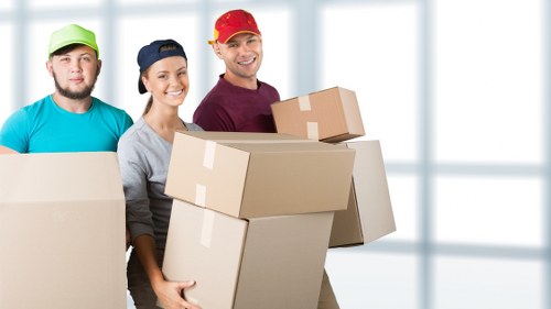 Removal van transport for home and office items across Italy